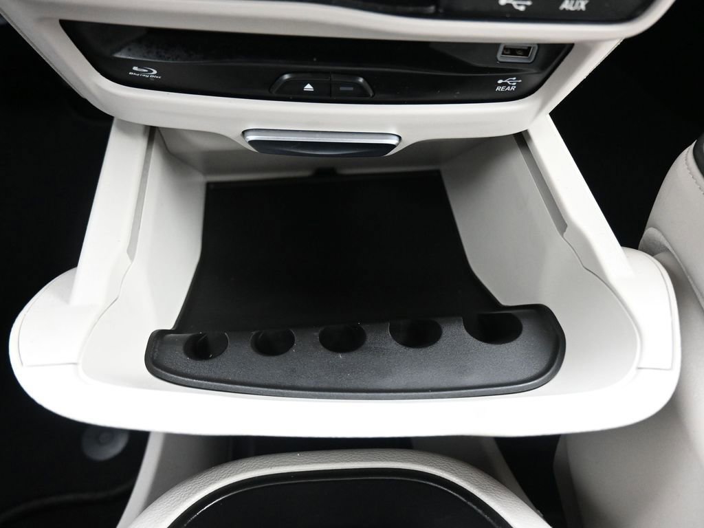 Used 2020 Chrysler Pacifica Limited w/ Advanced Safetytec Group image 28