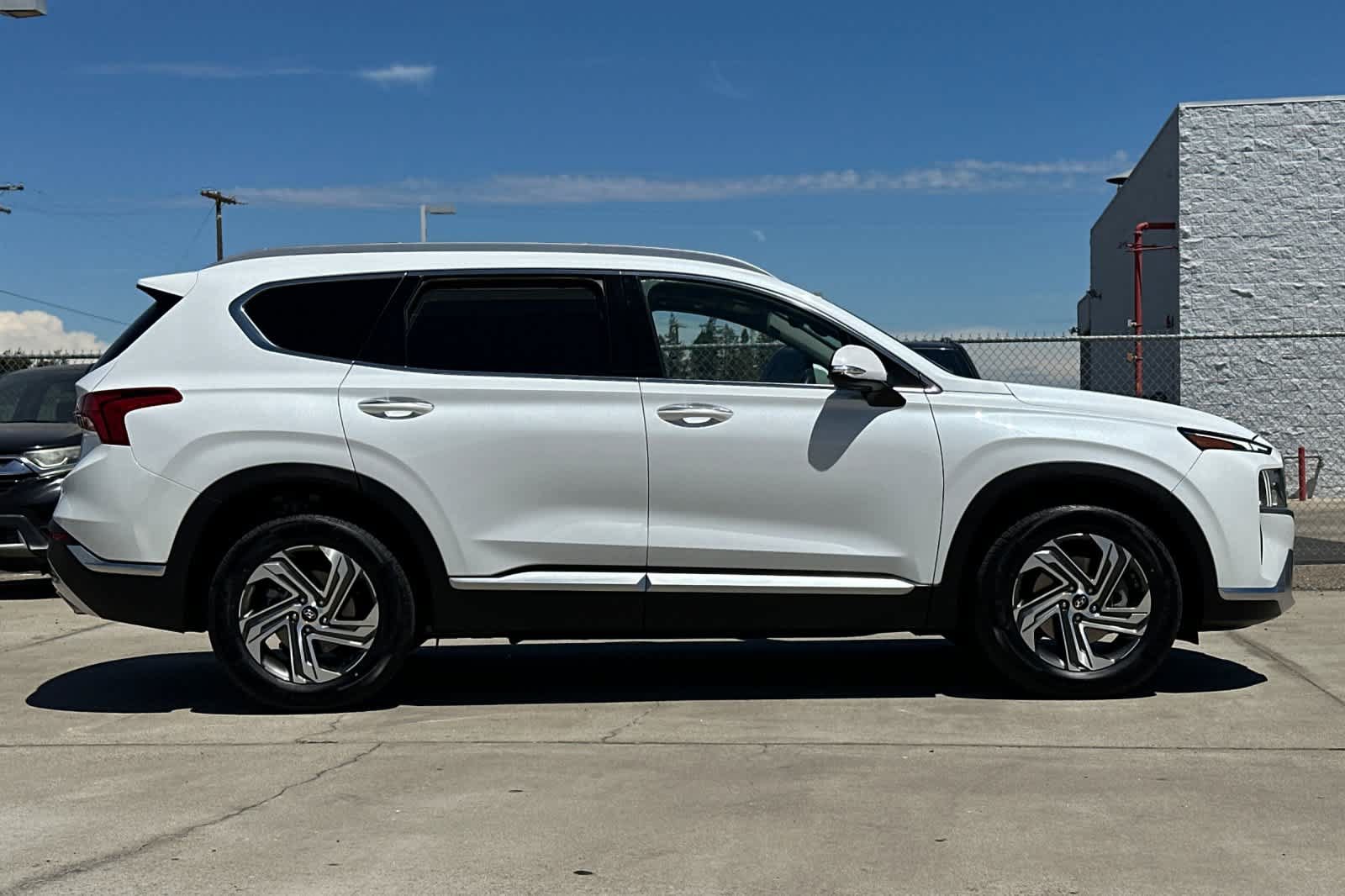 Used 2021 Hyundai Santa Fe SEL w/ Convenience + Premium Package FWD image 2