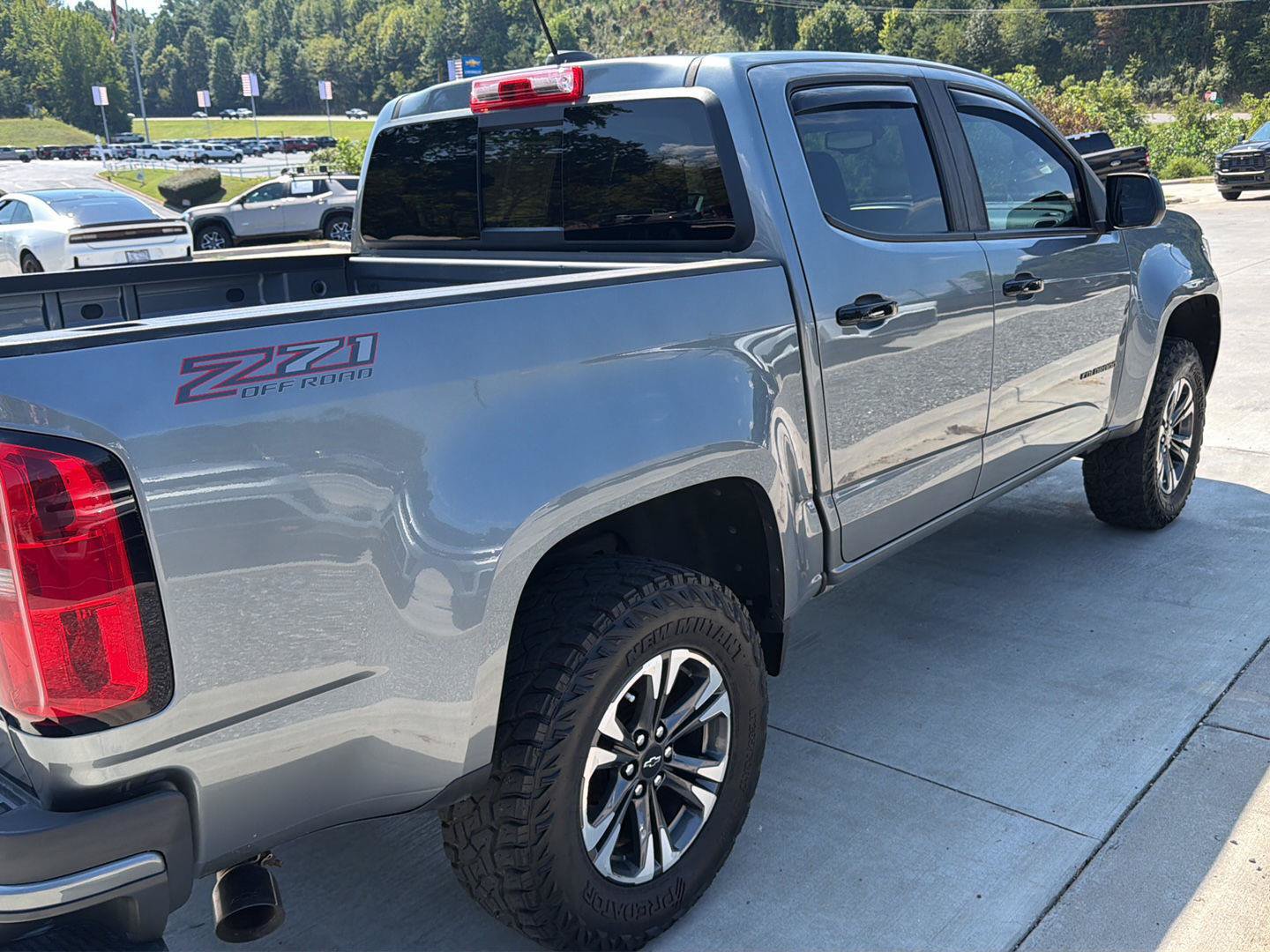 Used 2021 Chevrolet Colorado Z71 AWD/4WD image 3