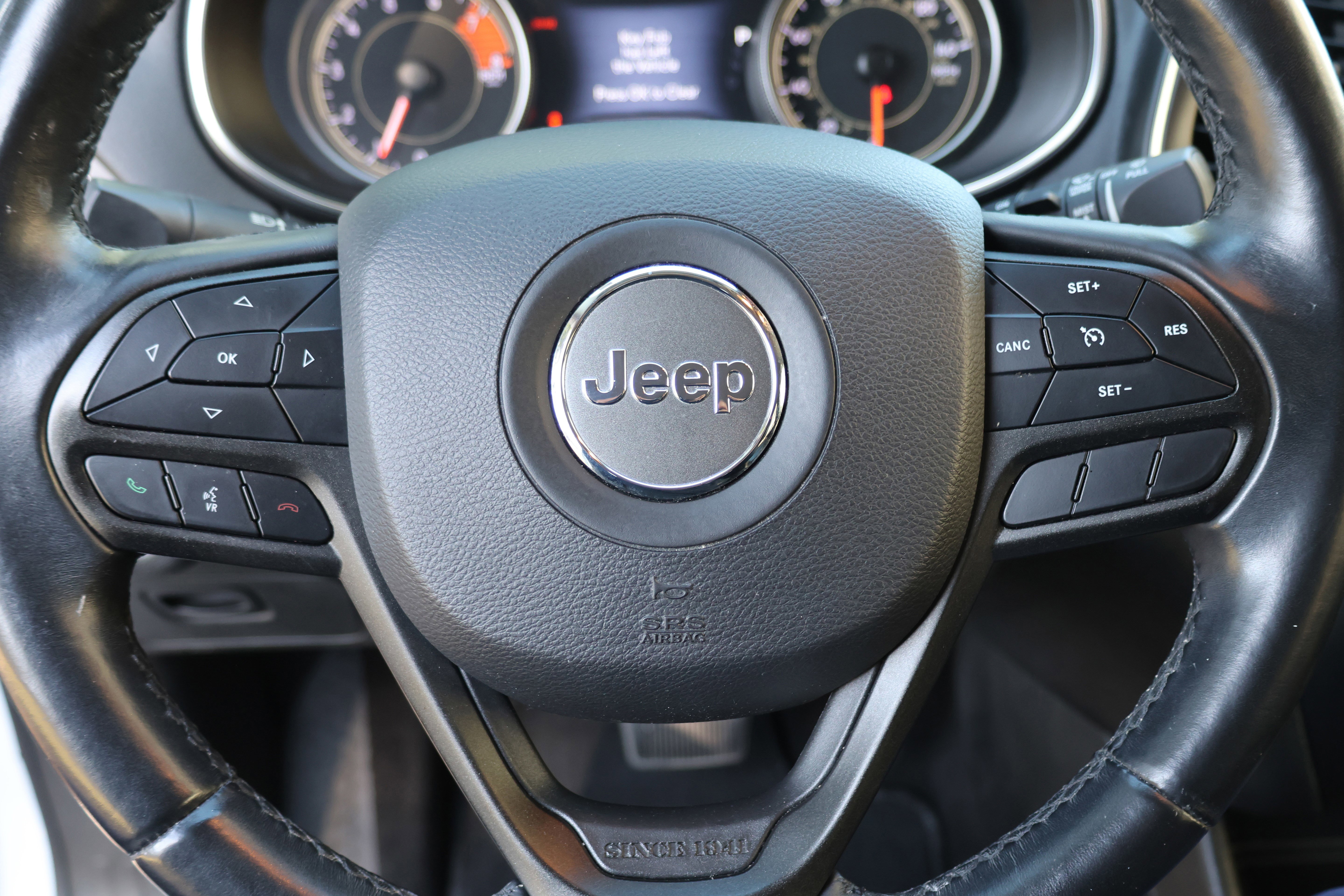 Used 2019 Jeep Cherokee Trailhawk AWD/4WD image 26