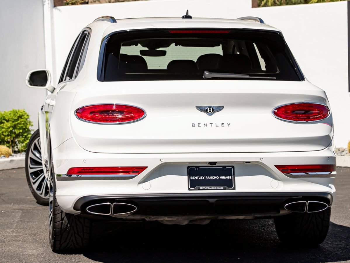 Used 2024 Bentley Bentayga AWD/4WD image 3