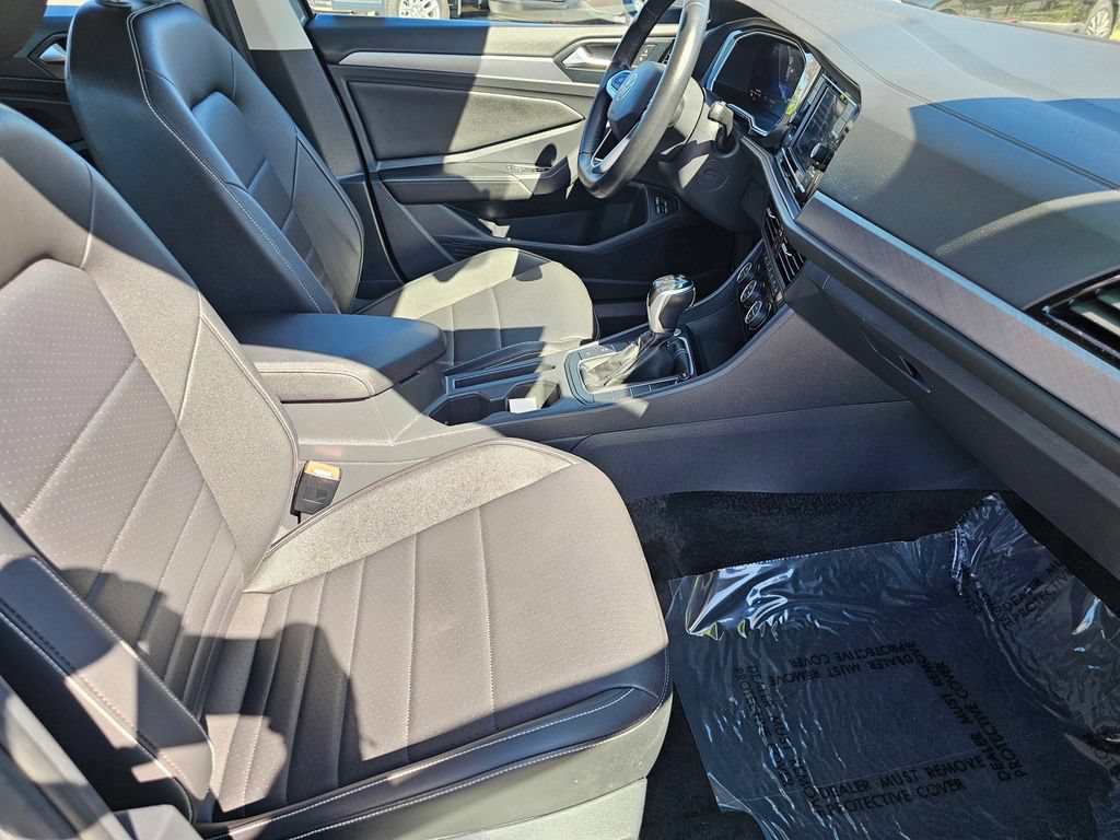 Used 2024 Volkswagen Jetta SE FWD image 13