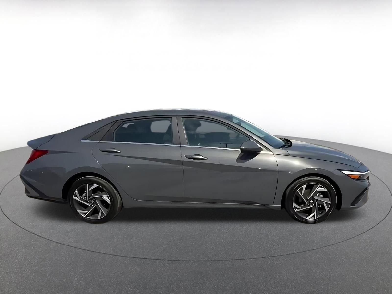 Used 2025 Hyundai Elantra SEL FWD image 16