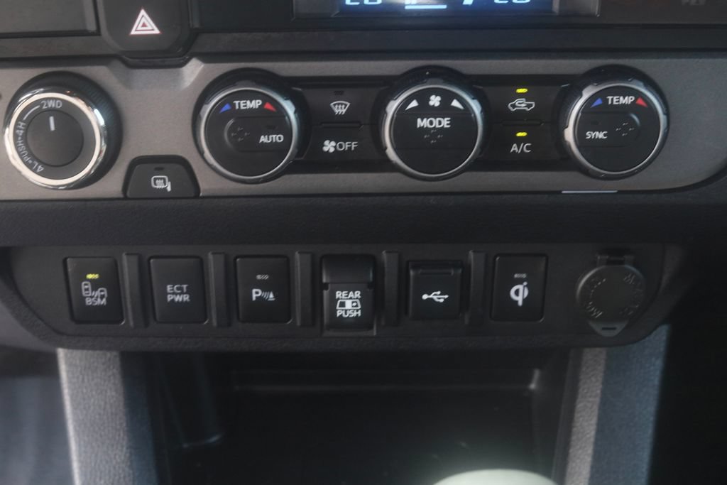 Used 2023 Toyota Tacoma TRD Sport w/ Technology Package AWD/4WD image 17