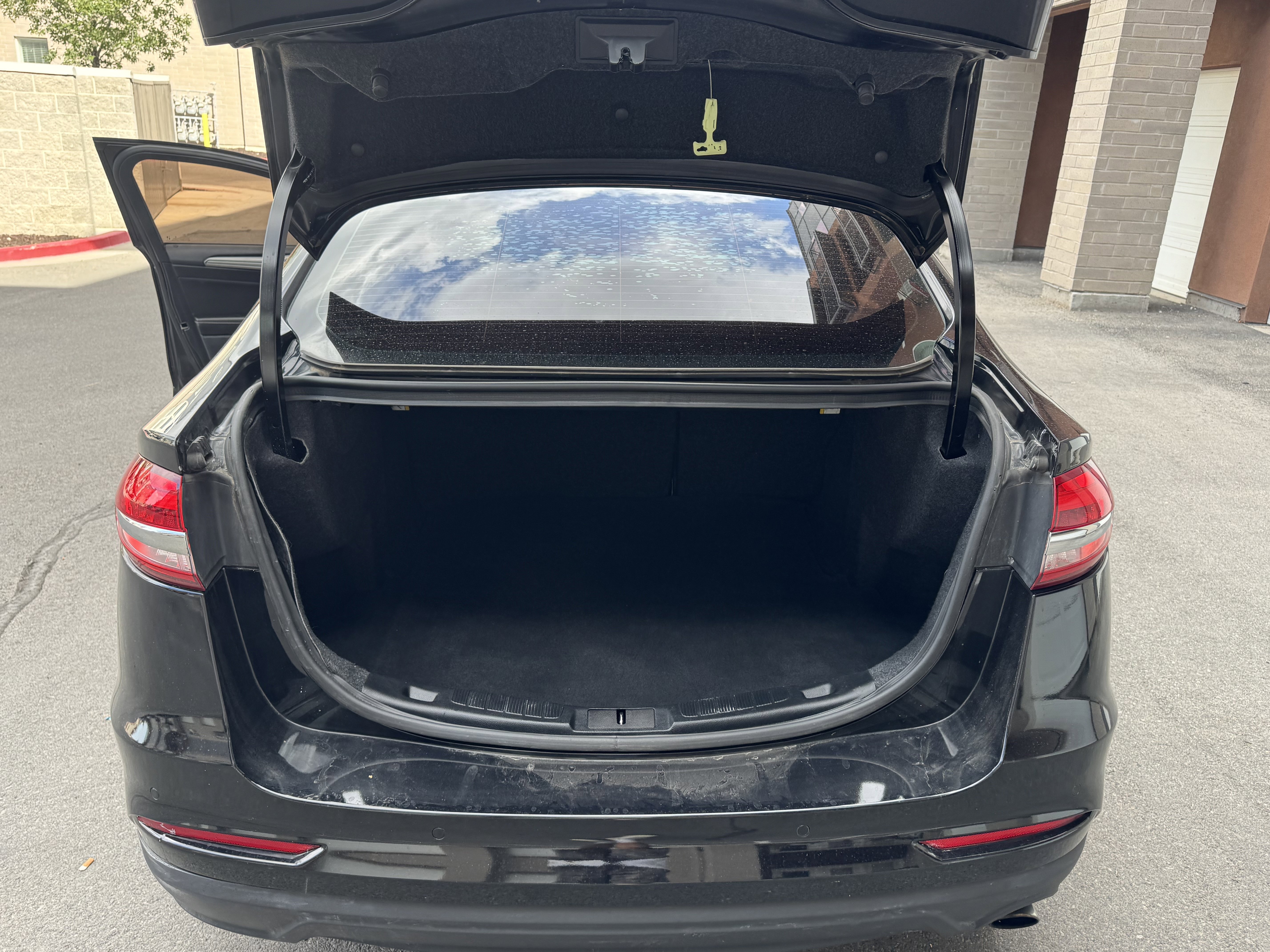 Used 2020 Ford Fusion SE image 26