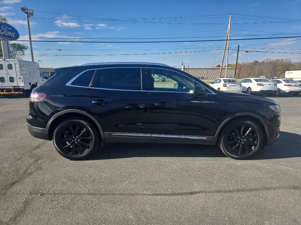 Used 2022 Lincoln Nautilus Reserve w/ Equipment Group 201A image 5