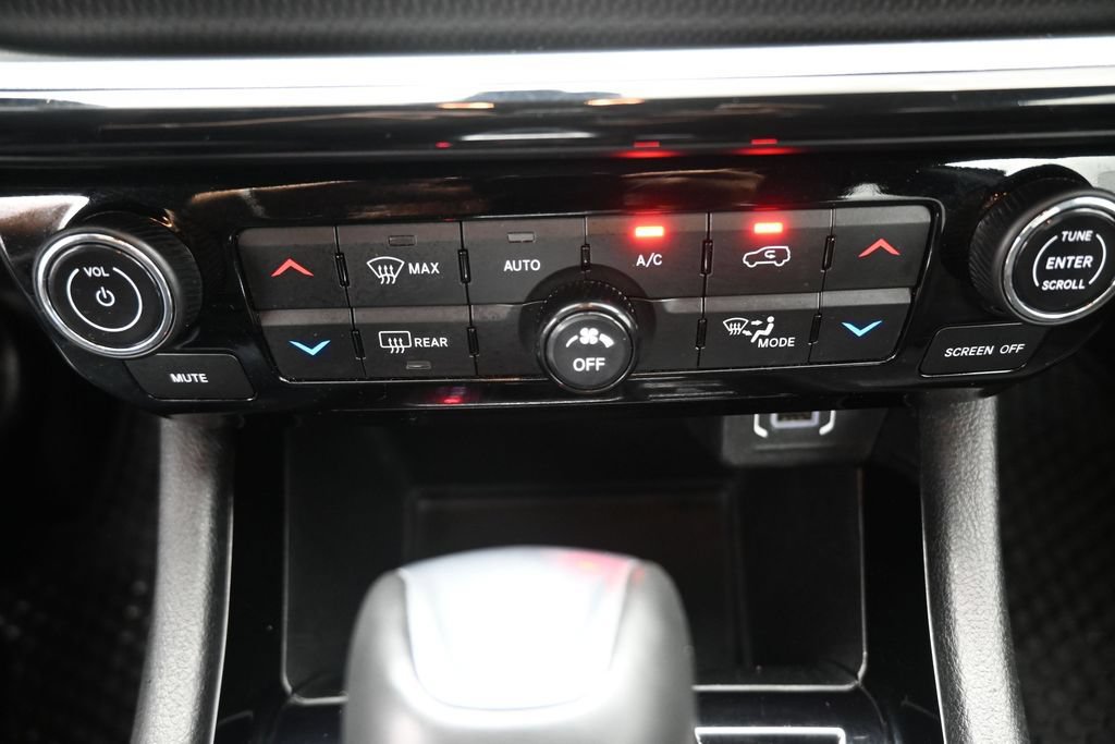 Used 2024 Jeep Compass Trailhawk AWD/4WD image 4
