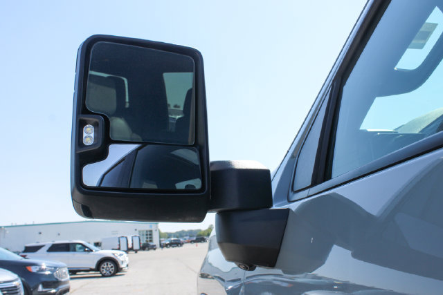 Used 2024 Chevrolet Silverado 2500 ZR2 w/ Technology Package AWD/4WD image 9