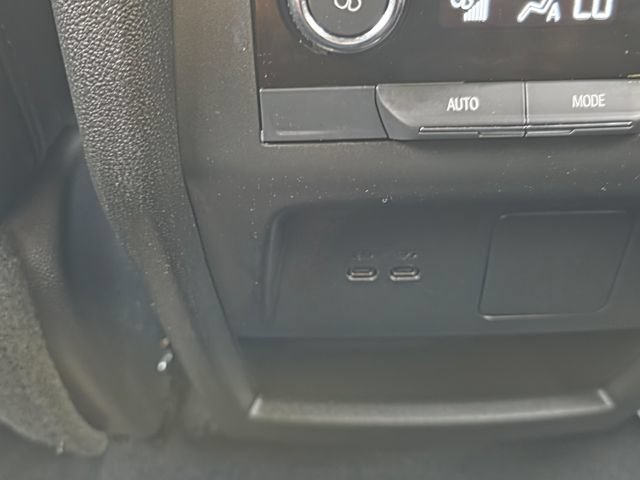 Used 2025 Chevrolet Traverse Z71 AWD/4WD image 29