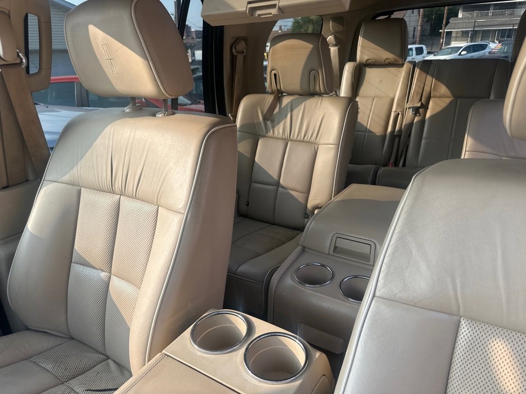 Used 2007 Lincoln Navigator Ultimate image 24