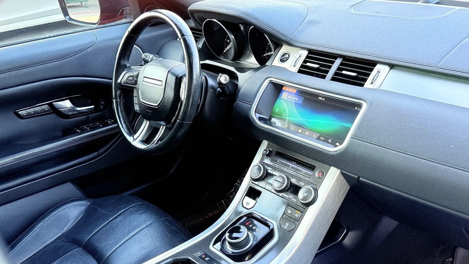 Used 2017 Land Rover Range Rover Evoque SE AWD/4WD image 9