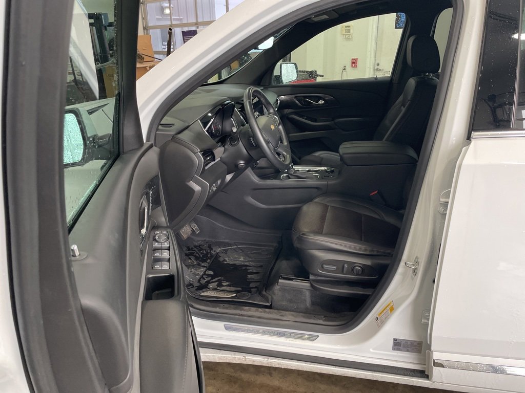 Used 2023 Chevrolet Traverse High Country image 16