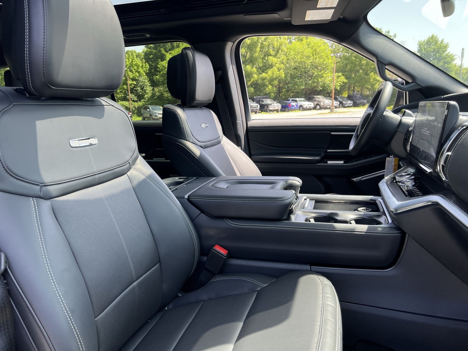 New 2027 Ford Expedition Platinum w/ Stealth Appearance Package AWD/4WD image 28
