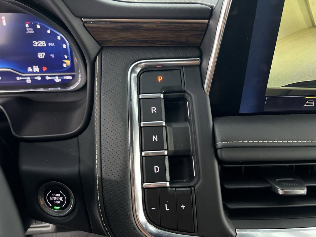Used 2024 Chevrolet Tahoe Premier AWD/4WD image 14