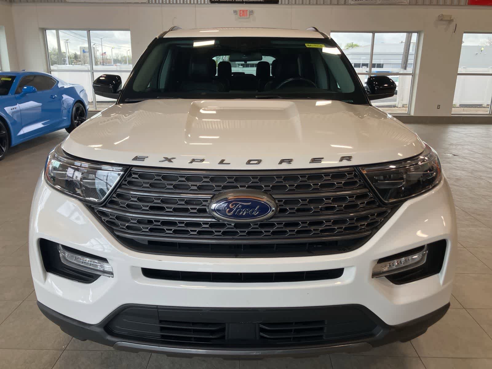 Used 2023 Ford Explorer XLT w/ Equipment Group 202A AWD/4WD image 2