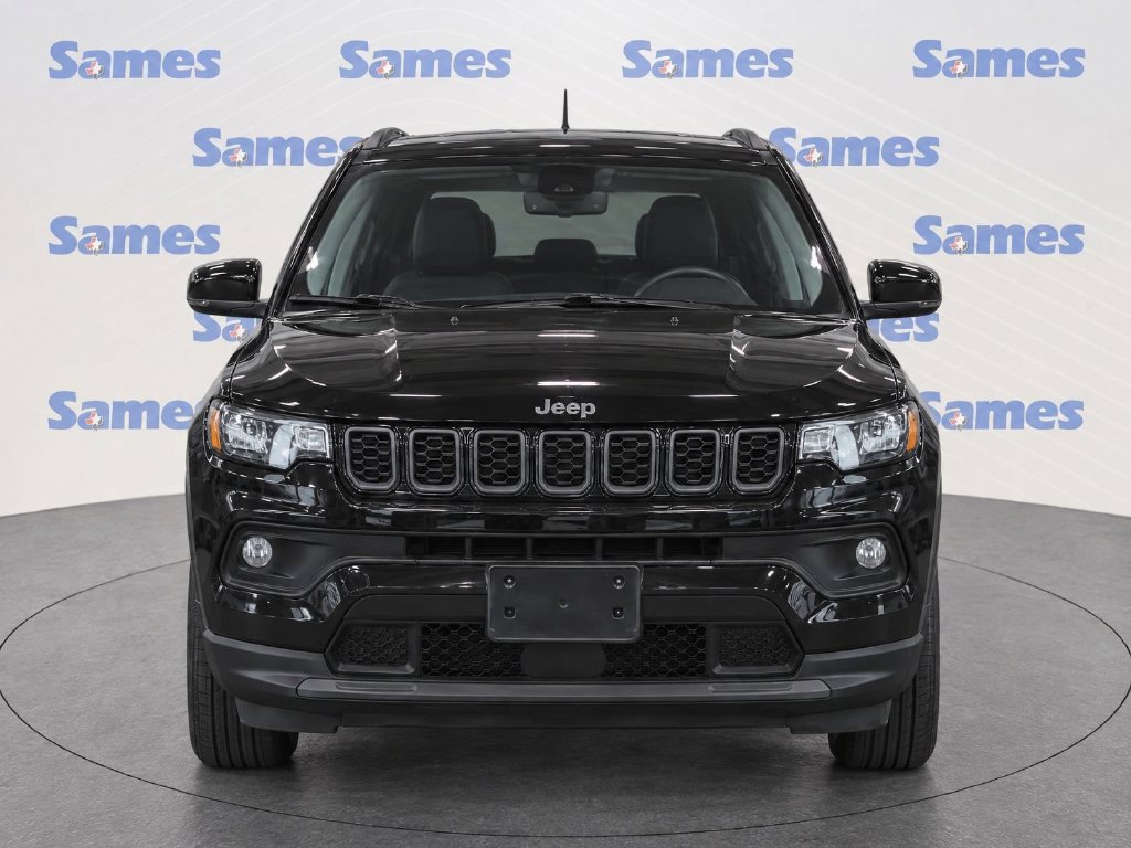 Used 2025 Jeep Compass Latitude w/ Altitude Special Edition AWD/4WD image 5