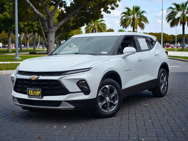 Used 2025 Chevrolet Blazer LT FWD image 2