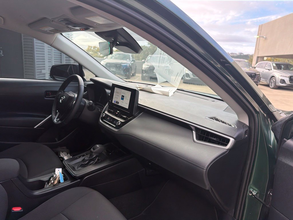 Used 2026 Toyota Corolla Cross LE FWD image 19