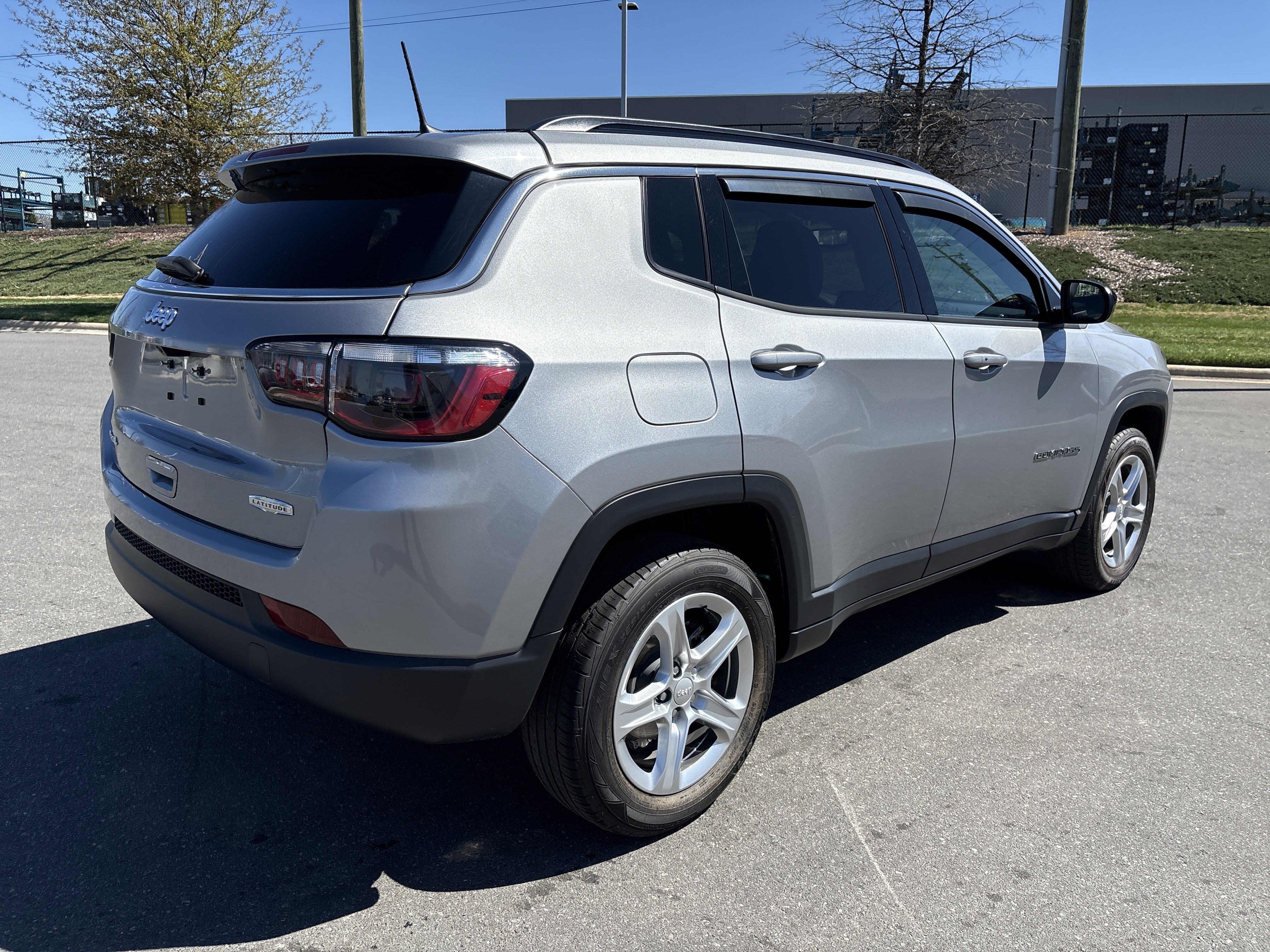 Used 2023 Jeep Compass Latitude image 9