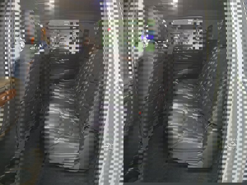 Used 2017 Cadillac Escalade ESV Premium Luxury image 11