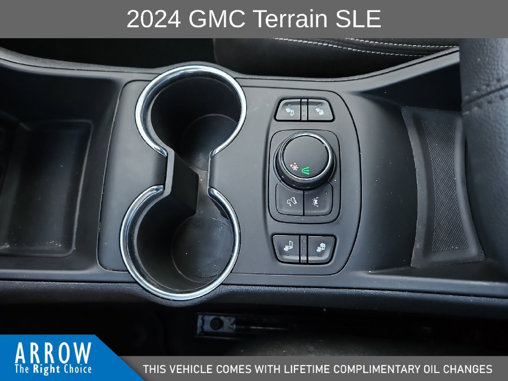 Used 2024 GMC Terrain SLE w/ Driver Convenience Package FWD image 28