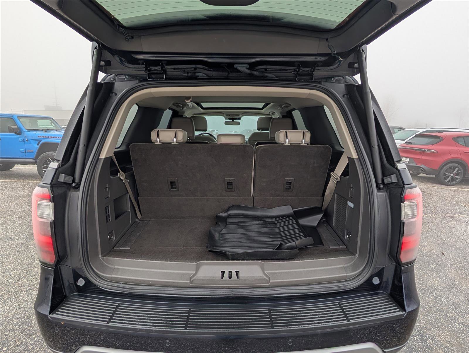 Used 2021 Ford Expedition Limited image 12