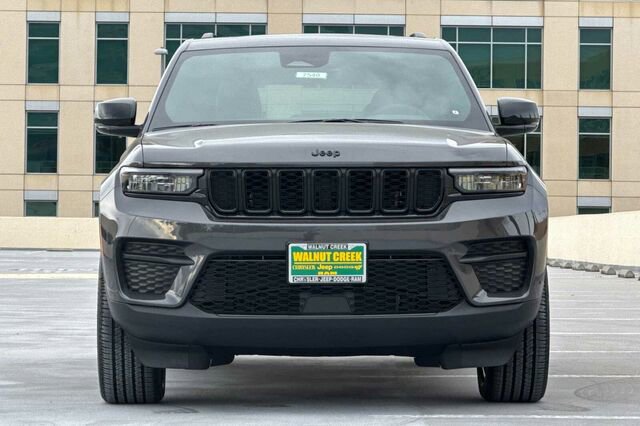 New 2025 Jeep Grand Cherokee Altitude AWD/4WD image 6