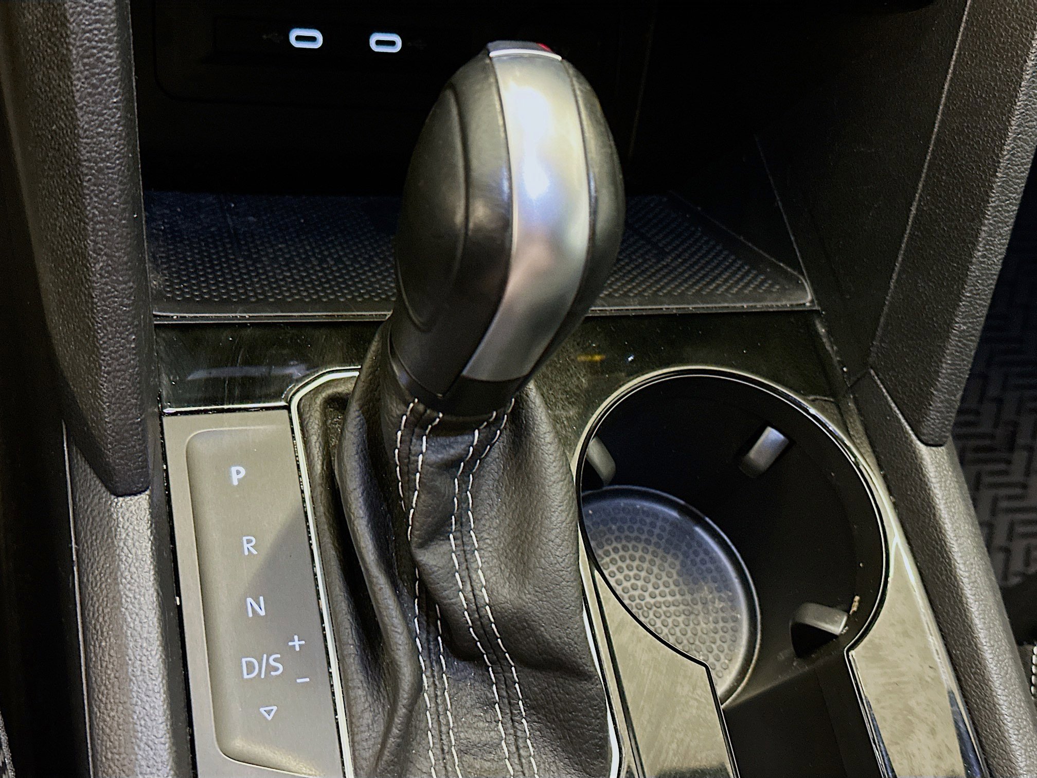 Used 2022 Volkswagen Atlas Cross Sport SE image 24