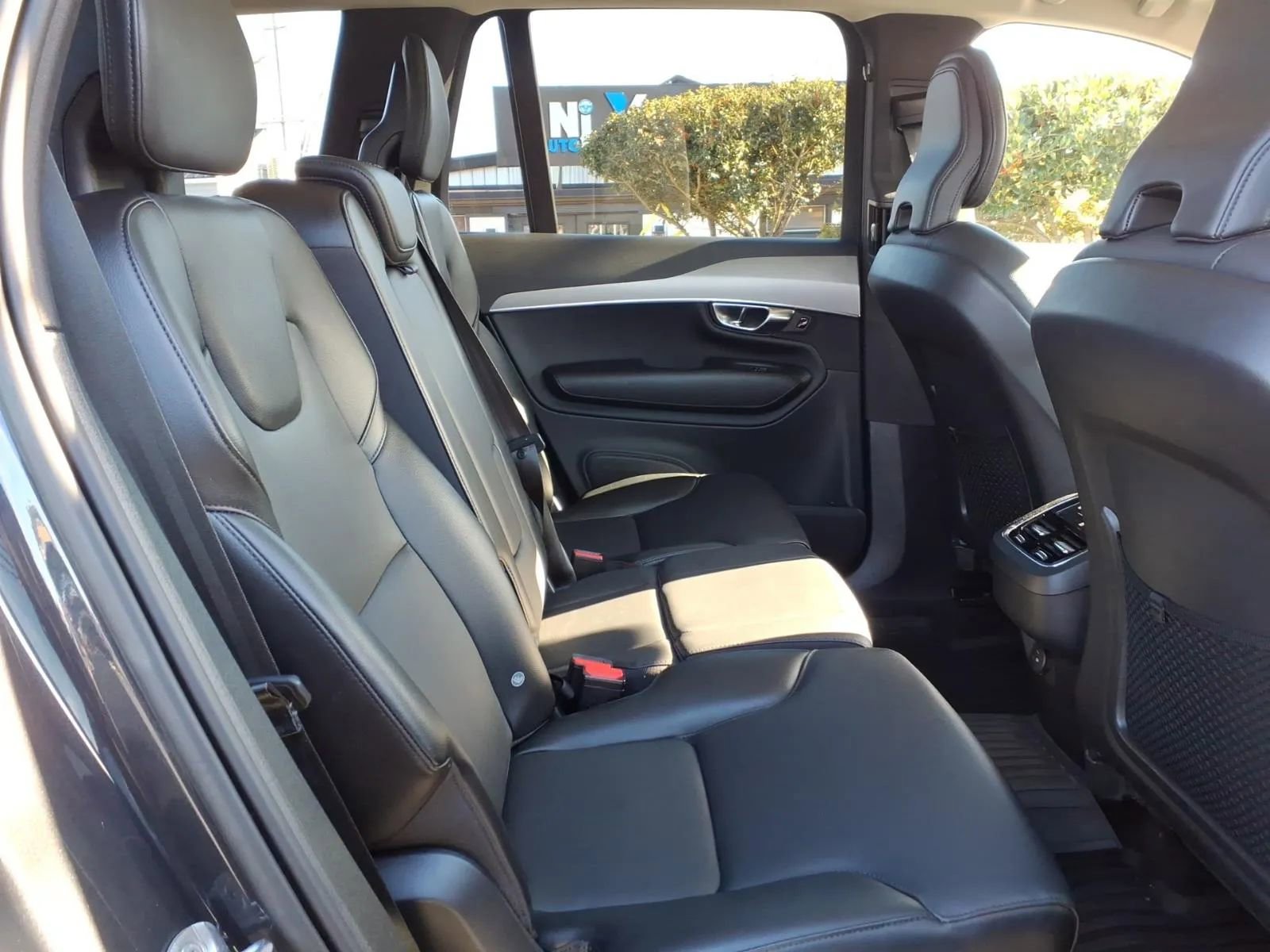 Used 2022 Volvo XC90 T5 Momentum w/ Climate Package image 16