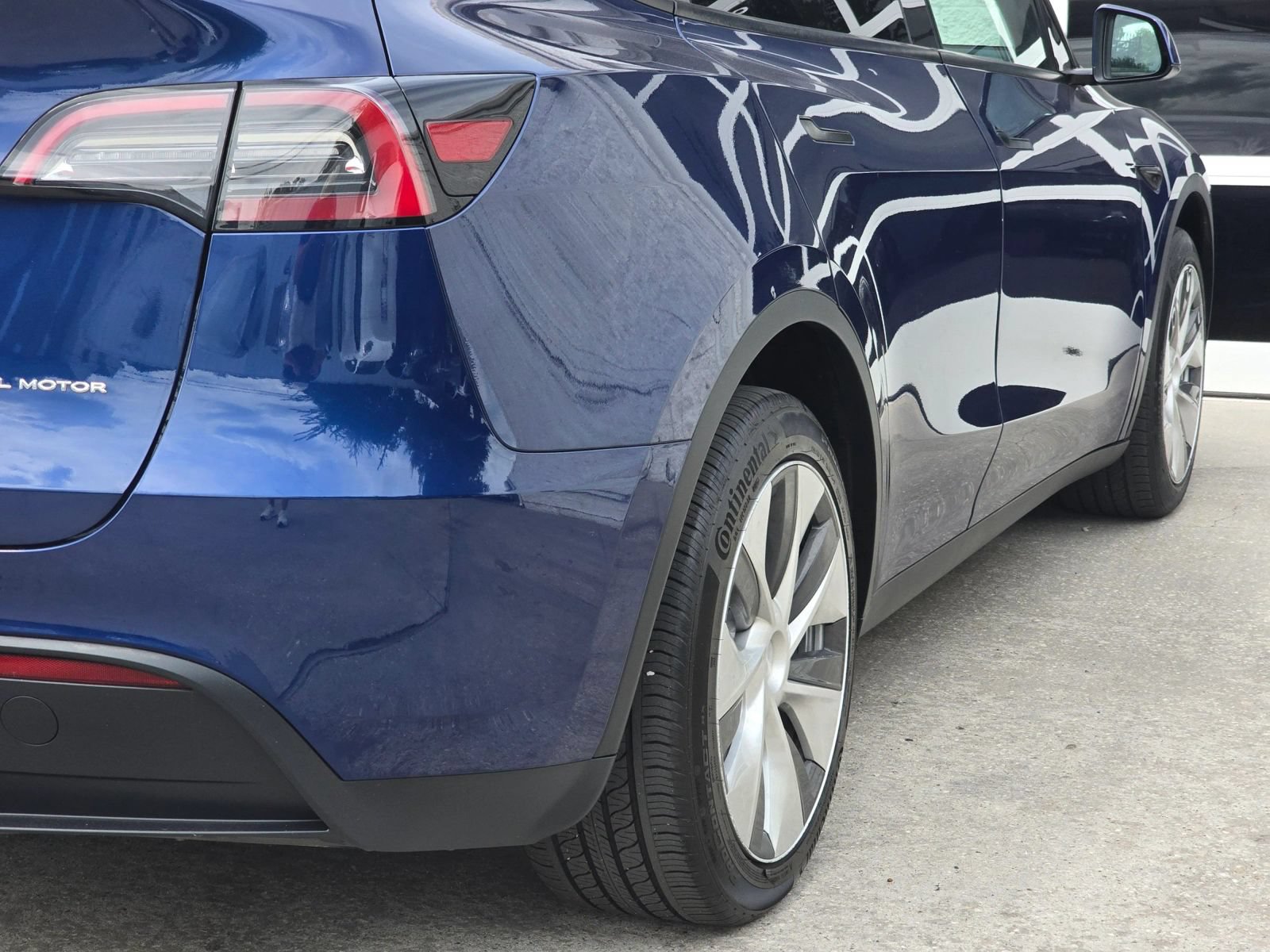 Used 2023 Tesla Model Y Long Range AWD/4WD image 39