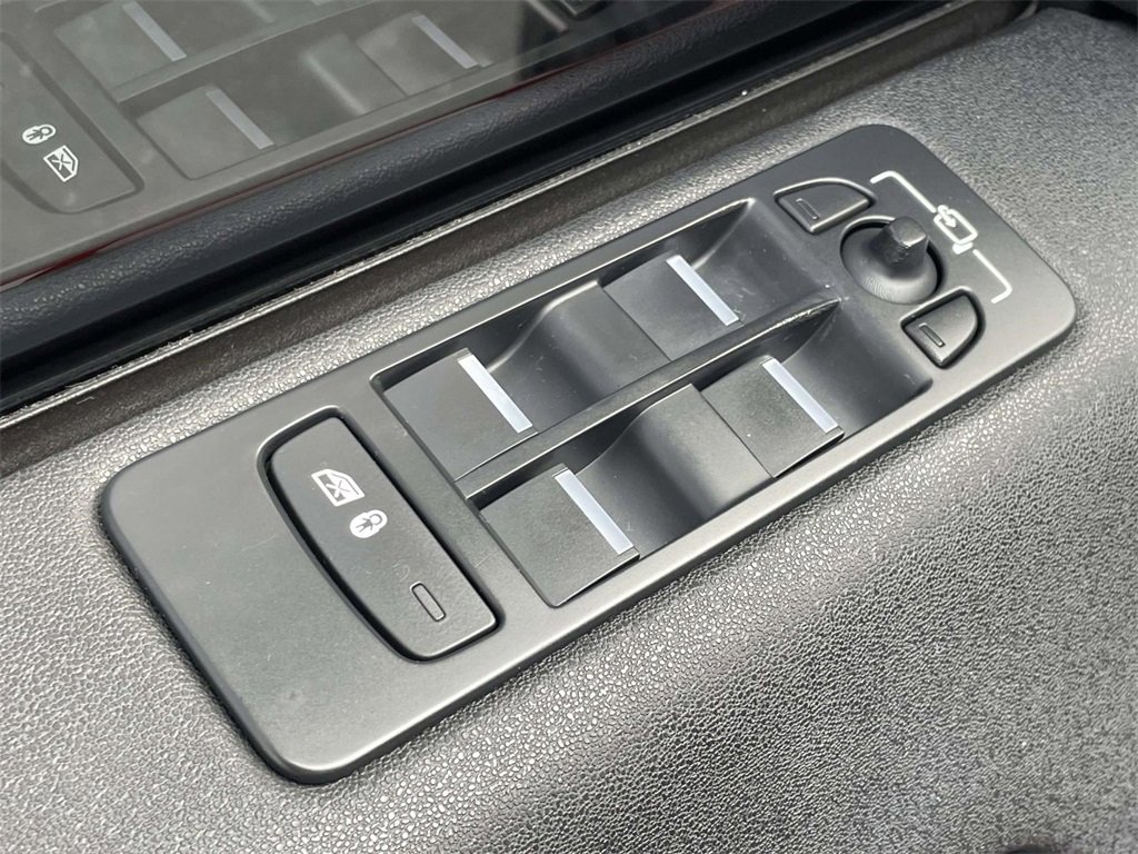 Used 2015 Land Rover Discovery Sport HSE image 17