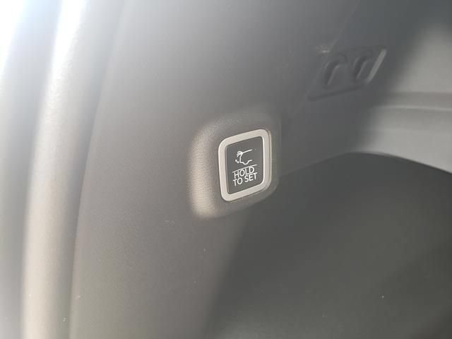 Used 2026 Jeep Cherokee Limited AWD/4WD image 7