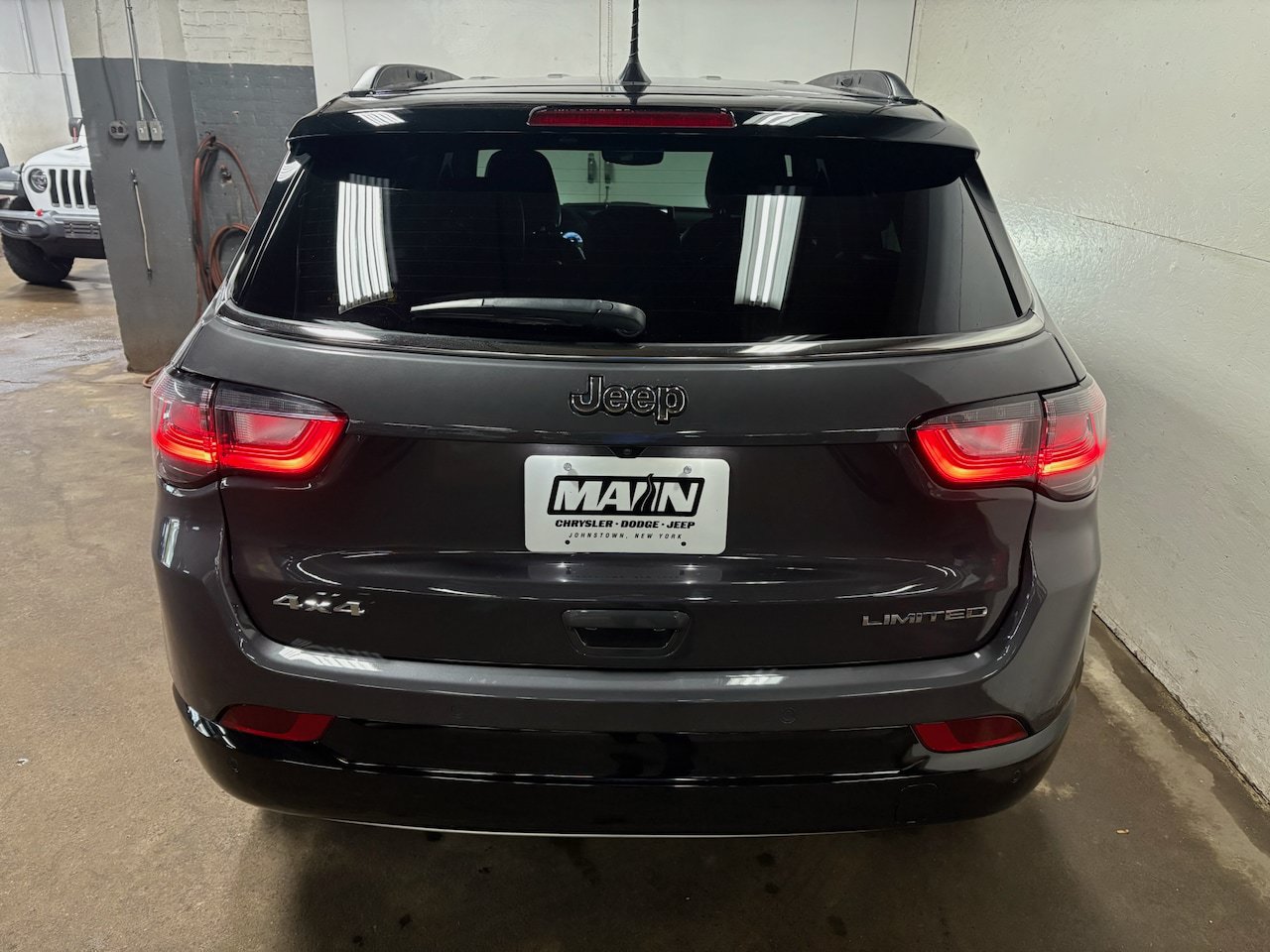 Used 2024 Jeep Compass Limited w/ Elite Group AWD/4WD image 8