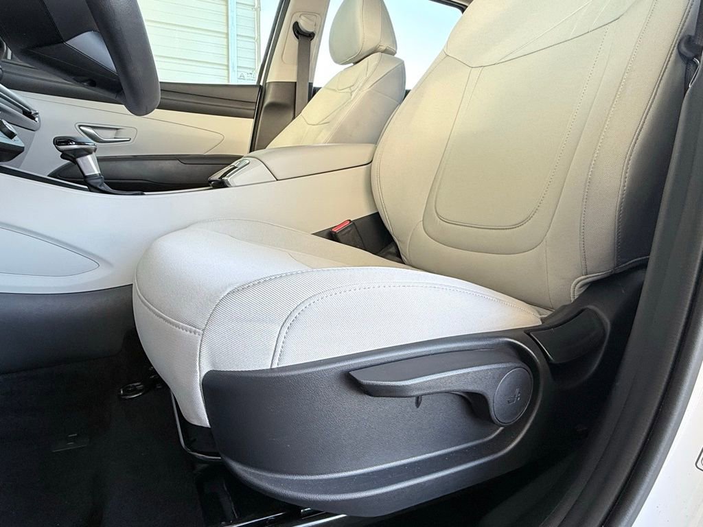 Used 2025 Hyundai Tucson SE image 23