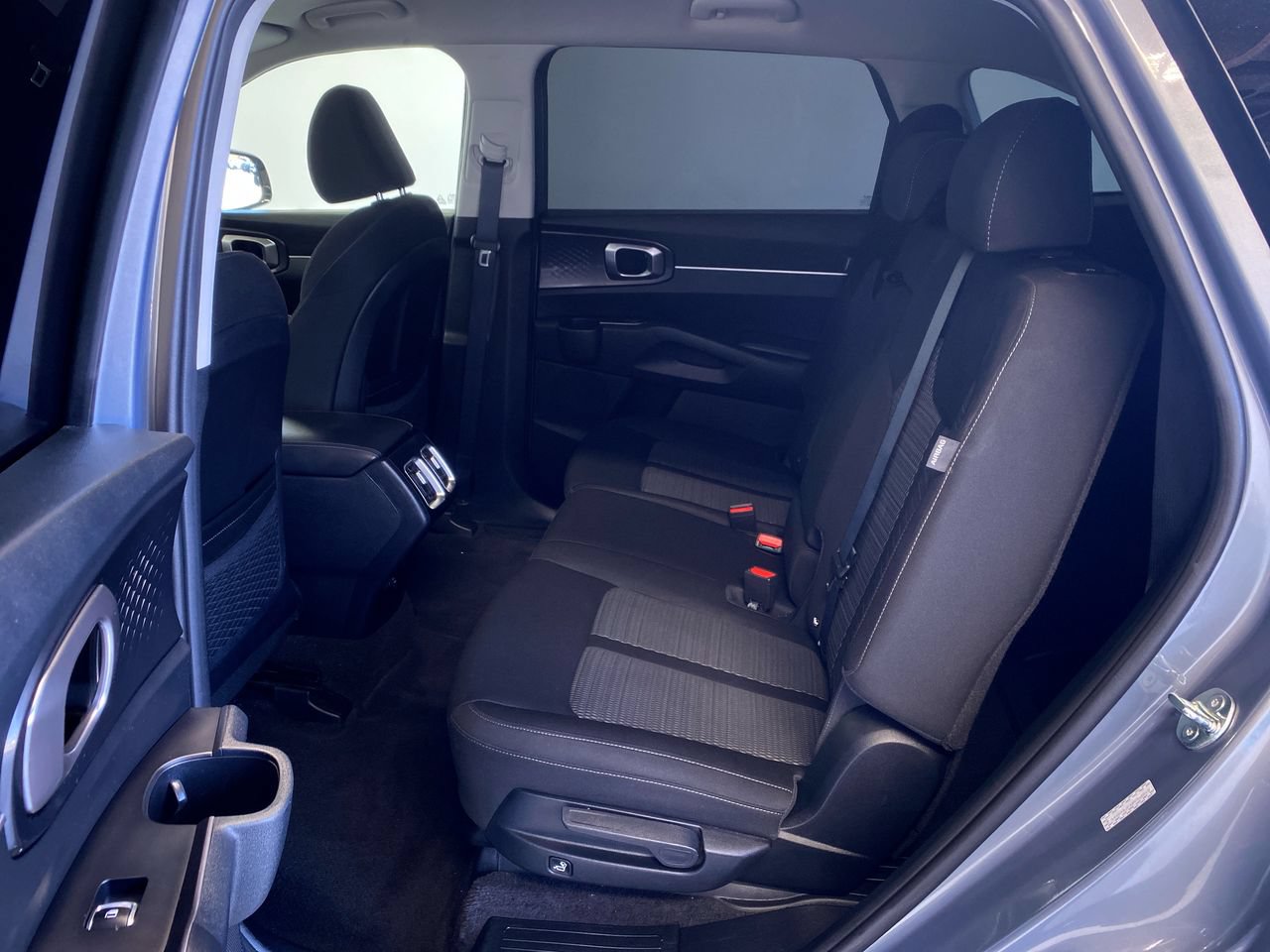 Certified 2025 Kia Sorento LX FWD image 32