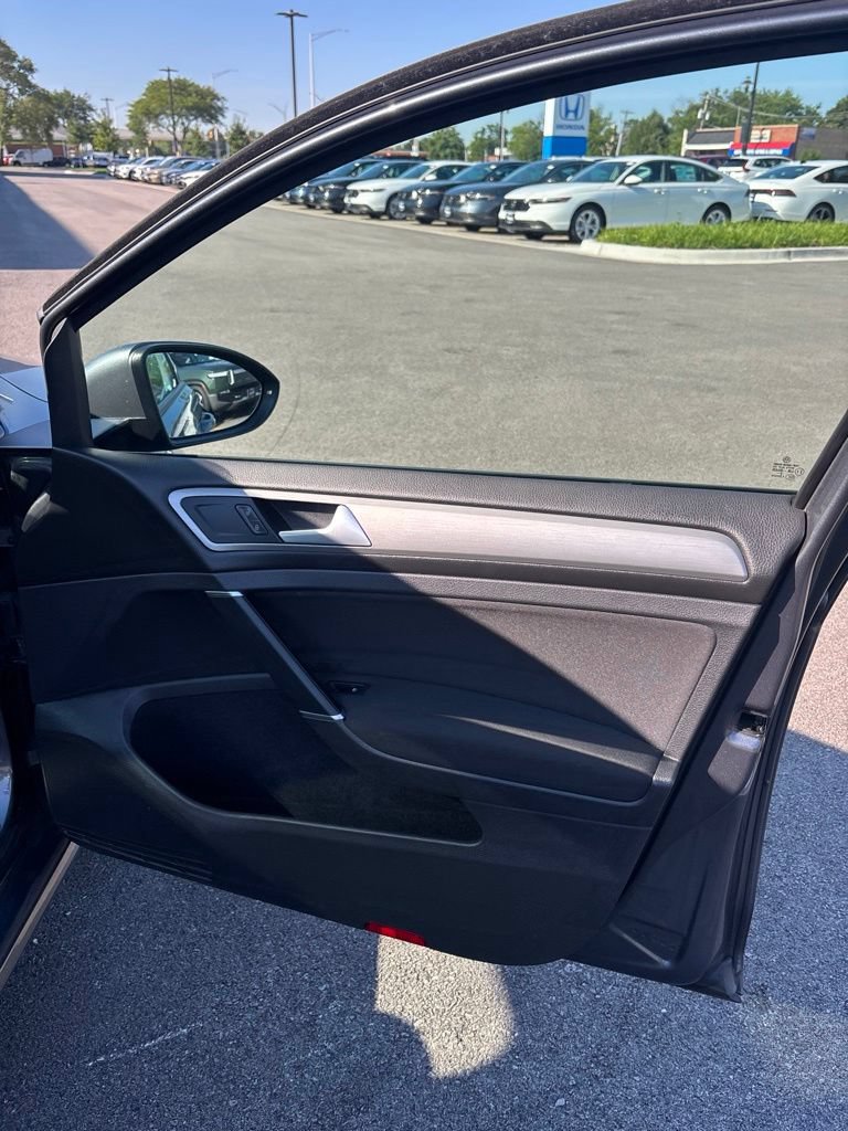 Used 2016 Volkswagen Golf S FWD image 9
