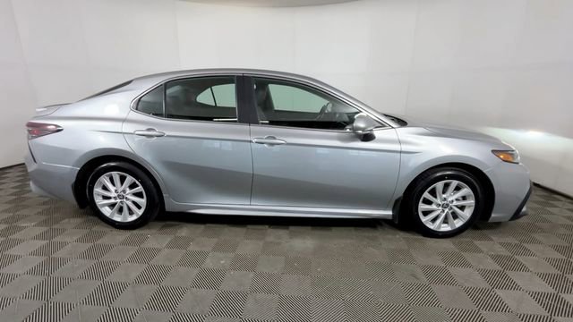 Used 2024 Toyota Camry SE FWD image 3