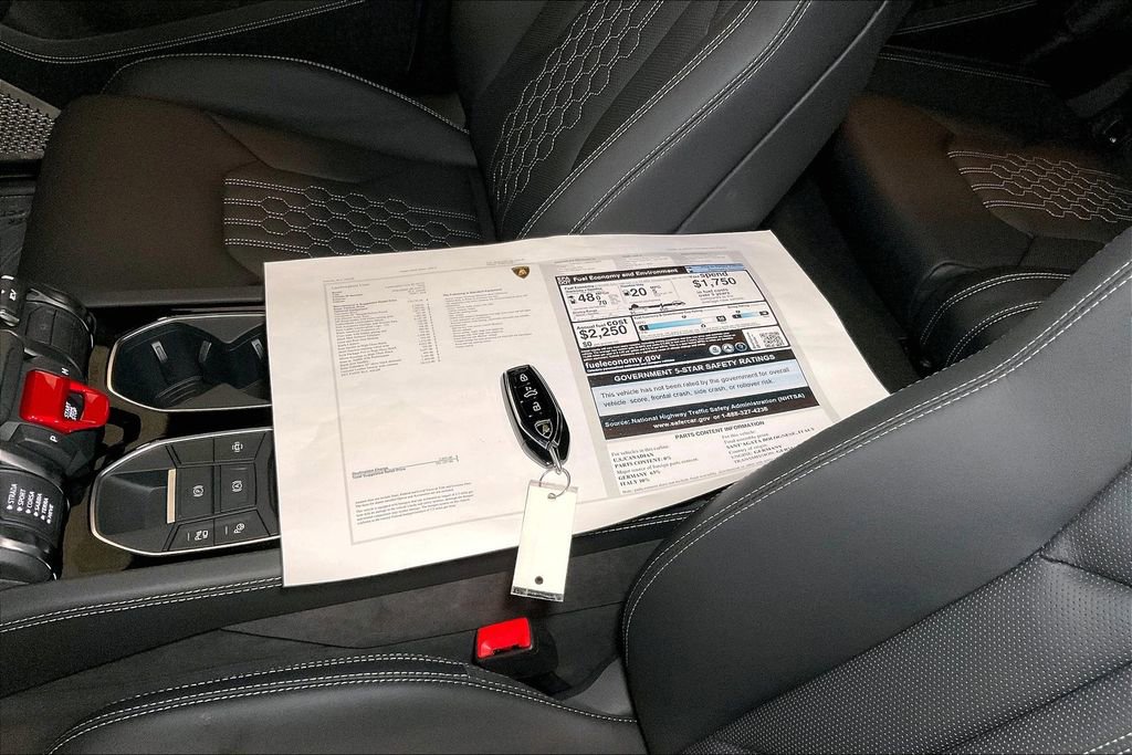 Used 2025 Lamborghini Urus SE image 35