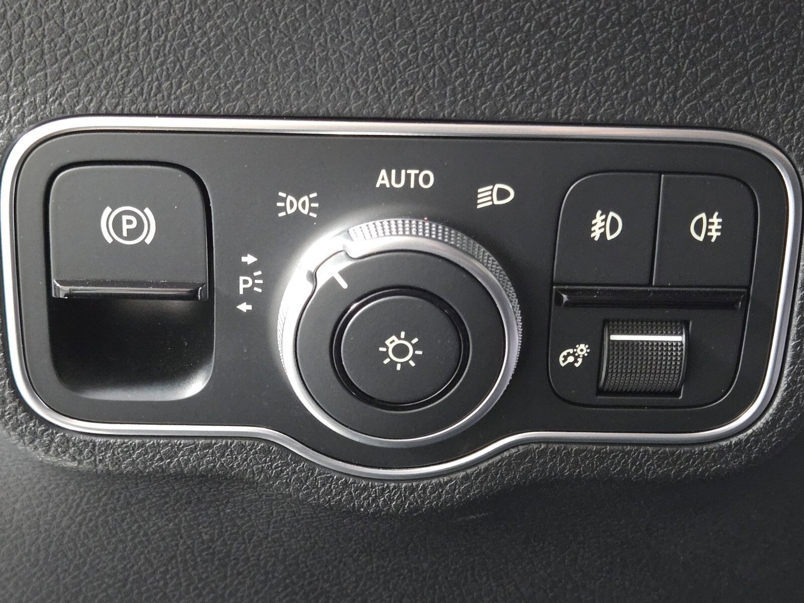 Used 2025 Mercedes-Benz GLB 250 image 27