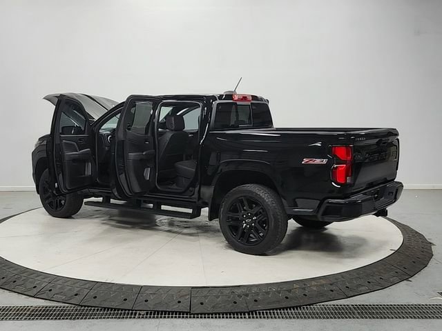 Used 2025 Chevrolet Colorado Z71 w/ Technology Package AWD/4WD image 13