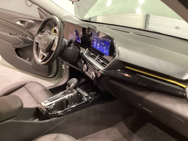 Used 2024 Chevrolet Trax ACTIV w/ Sunroof Package FWD image 19