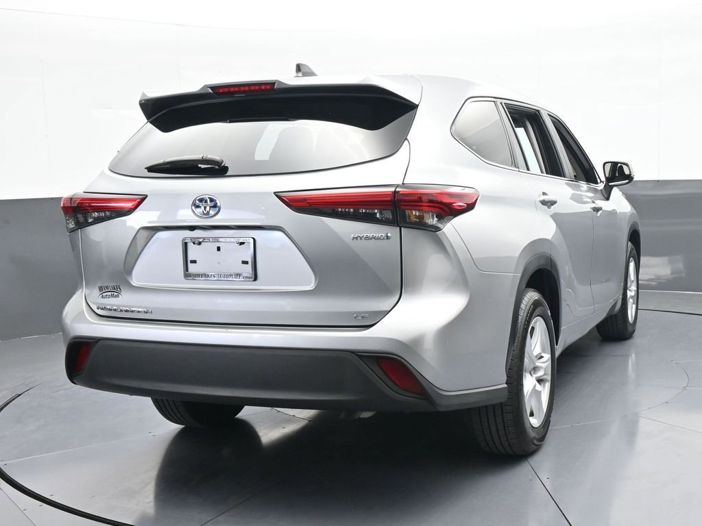 Used 2023 Toyota Highlander LE image 5