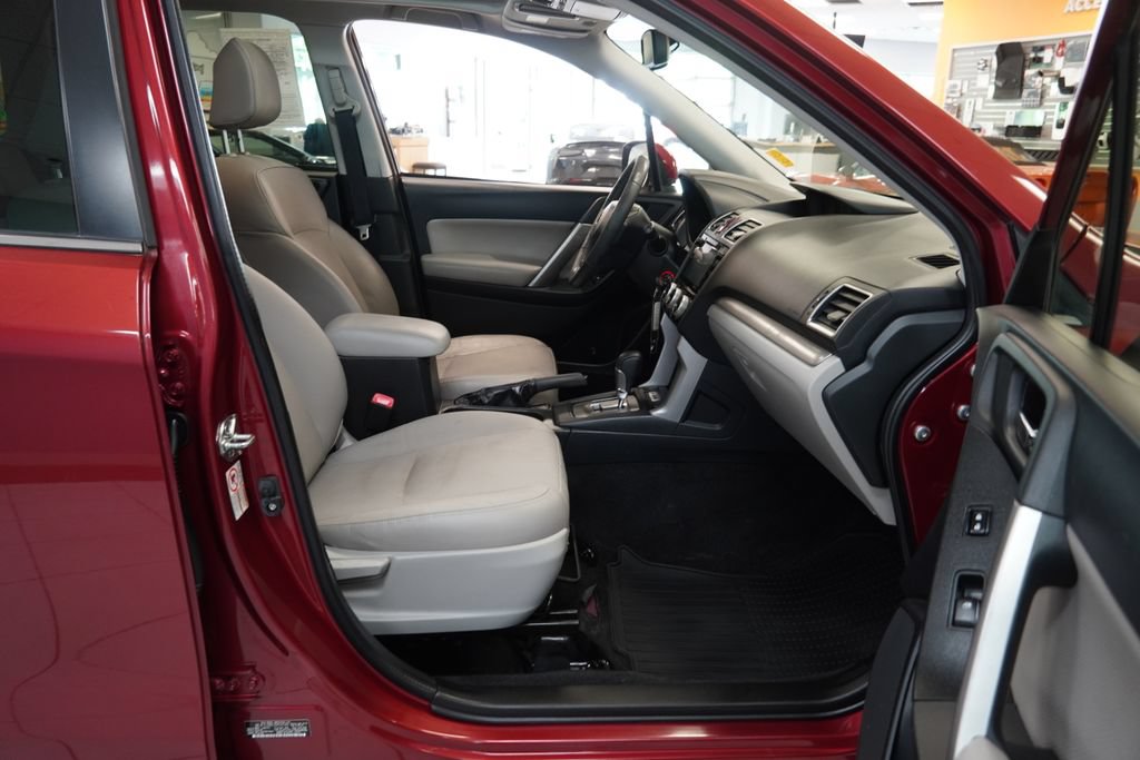 Used 2016 Subaru Forester 2.5i Limited AWD/4WD image 11