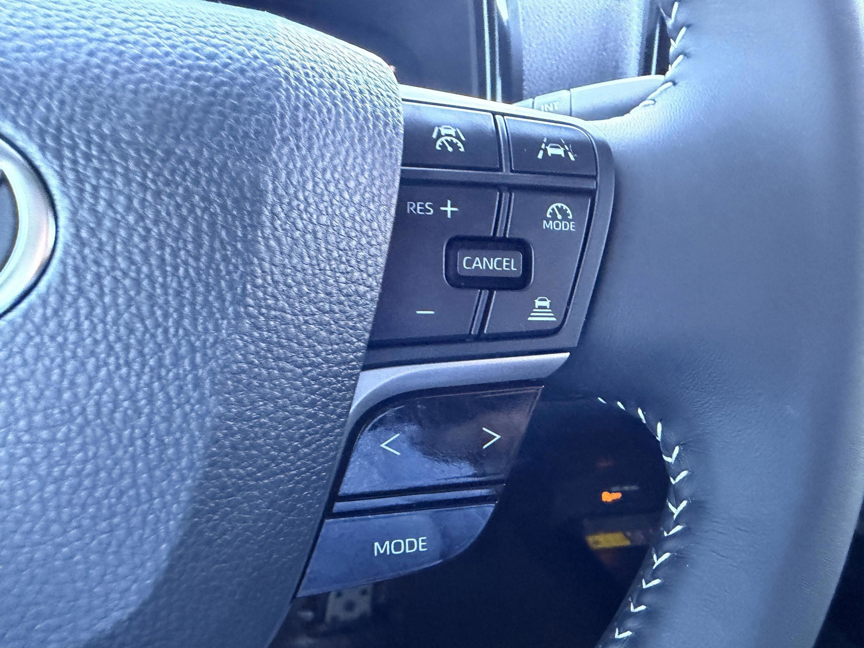 Used 2025 Toyota Camry SE w/ Convenience Package image 29