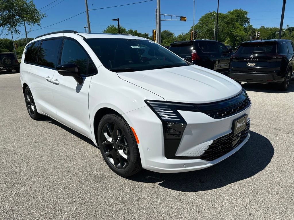 New 2027 Chrysler Pacifica Limited FWD image 4