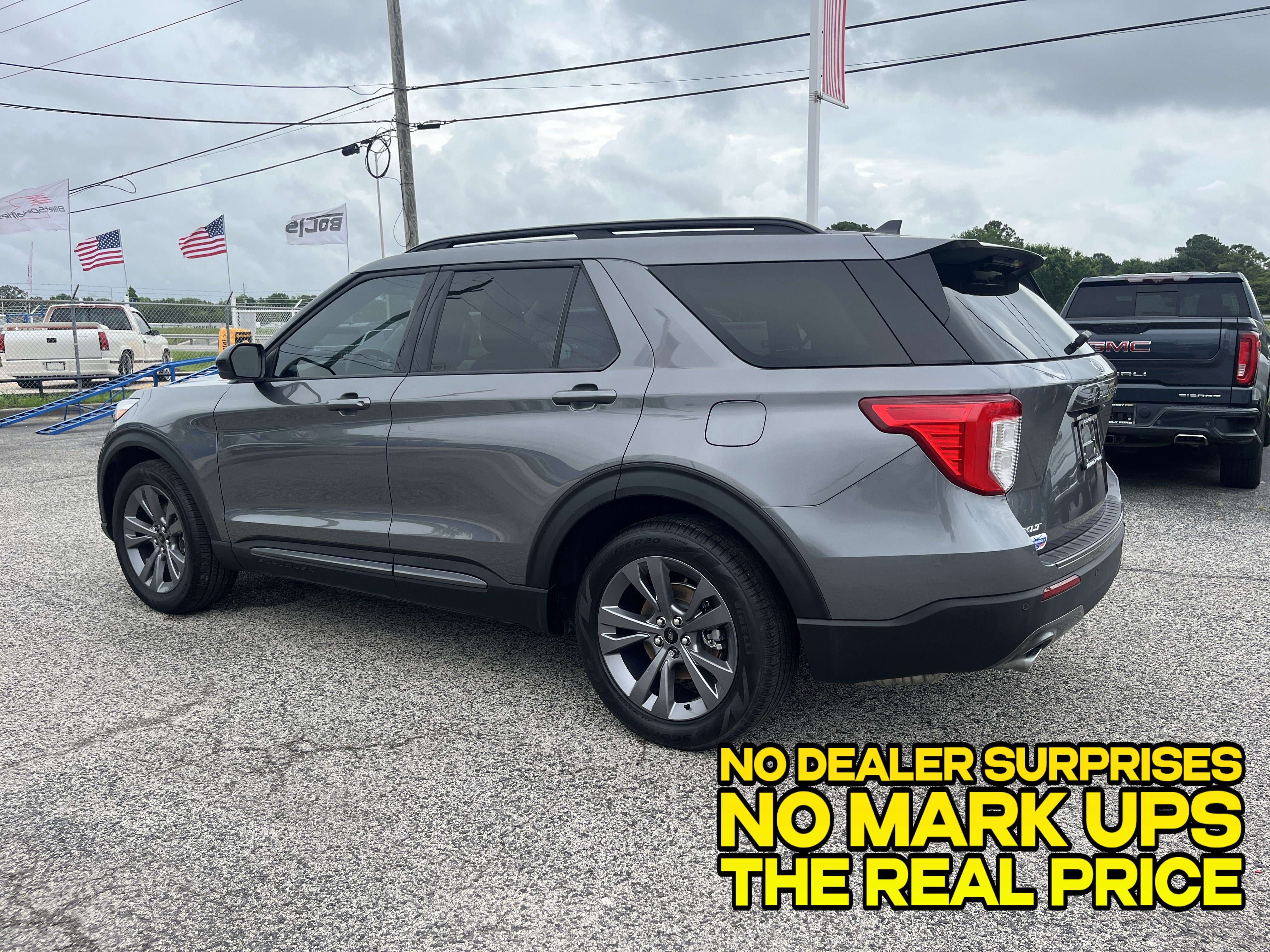 Used 2023 Ford Explorer XLT w/ Equipment Group 202A RWD image 6