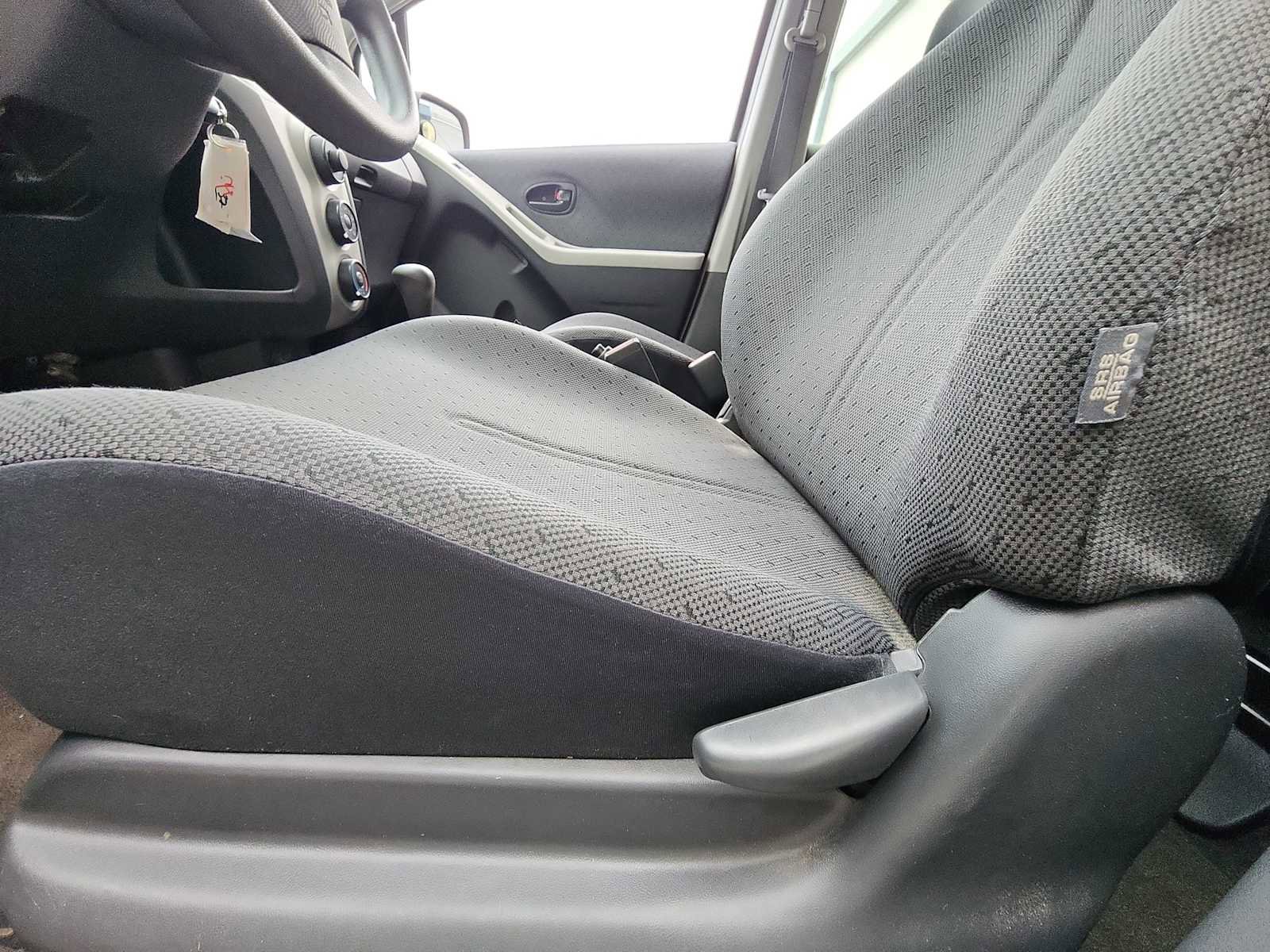 Used 2011 Toyota Yaris 4-Door Hatchback image 14