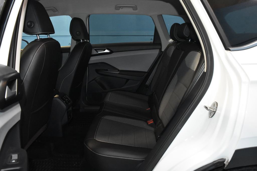 Certified 2023 Volkswagen Taos SE image 17