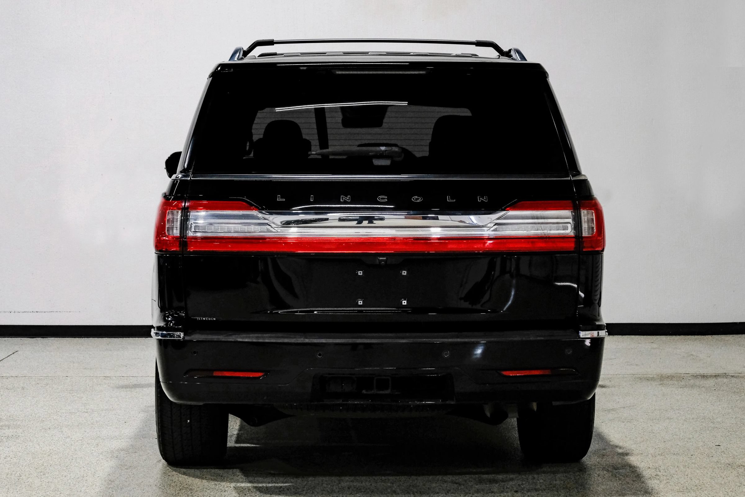 Used 2018 Lincoln Navigator Black Label w/ Cargo Package AWD/4WD image 7