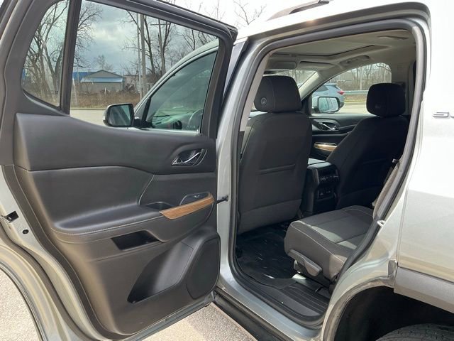 Used 2023 GMC Acadia SLE w/ Driver Convenience Package image 16